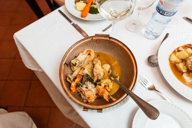 Lisbon: Authentic Fado Show, Dinner and Night Tour - Alfama after dark