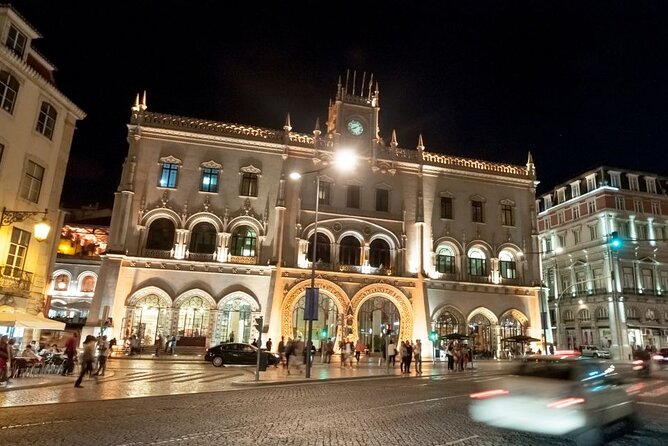 Lisbon: Authentic Fado Show, Dinner and Night Tour - The live Fado performance