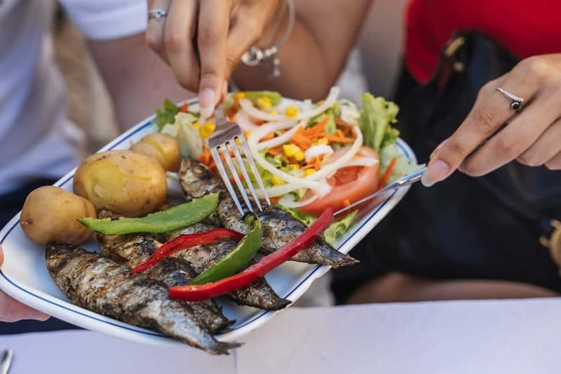 Lisbon: Baixa Food Walking Tour with Drinks - Who should book this three-hour tasting