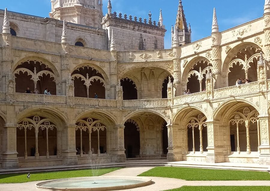 Lisbon: Belem, Jeronimos Monastery, and Coach Museum Tour - A pastry break in Belém