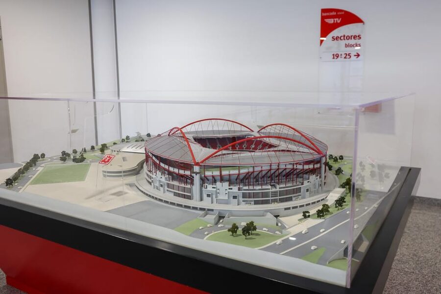 Lisbon: Benfica Luz Stadium Tour with Souvenir Scarf - Benfica Campus model and the Eagle Hall