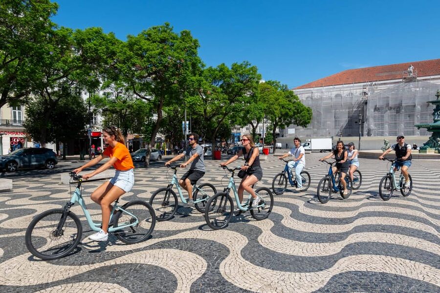 Lisbon Bike Tour: Langs de rivier van Belém naar Lissabon - From MAAT to Doca de Santo Amaro