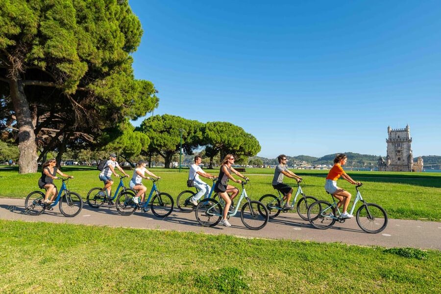 Lisbon Bike Tour: Langs de rivier van Belém naar Lissabon - Cais do Sodré and the taste of ginjinha