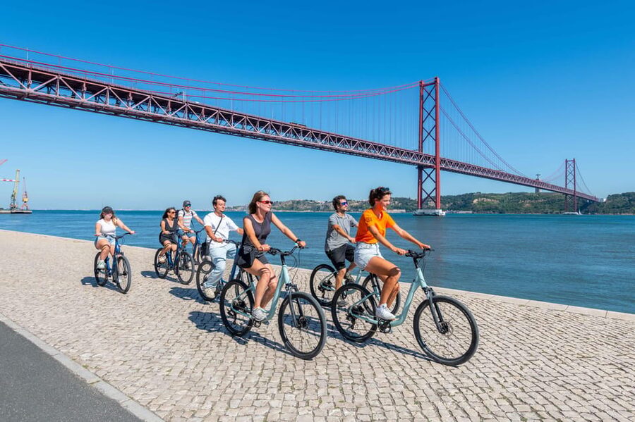 Lisbon Bike Tour: Langs de rivier van Belém naar Lissabon - Pink Street and Time Out Market
