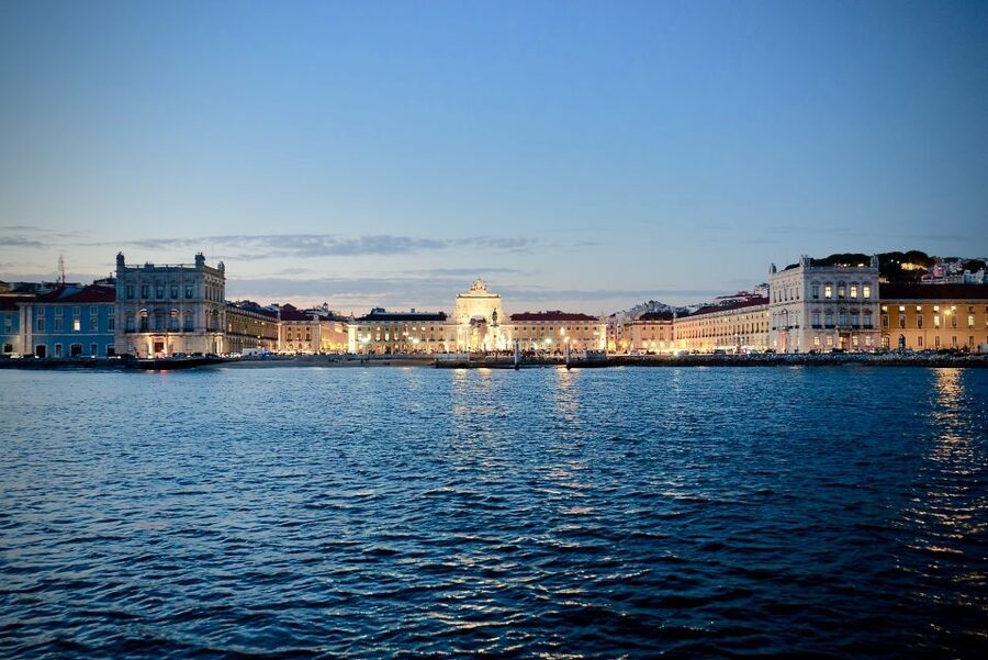 Lisbon: Boat Cruise with Live Fado Performance and a Drink - Passing Alfama and the Lisbon skyline