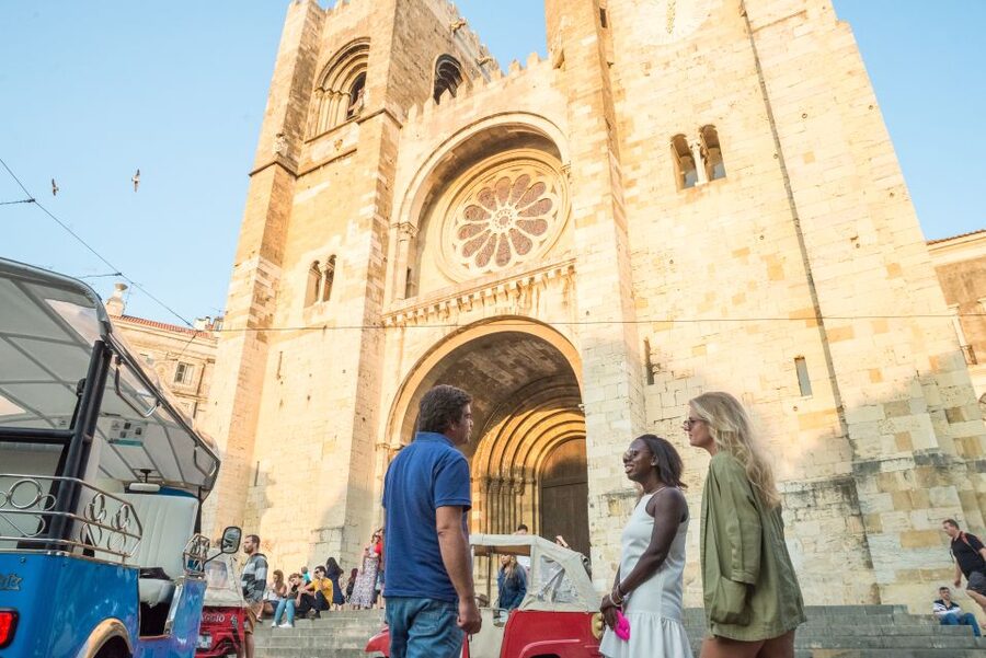 Lisbon by Tuk Tuk Guided Tour: City of Neighborhoods - Feira da Ladra and the National Pantheon