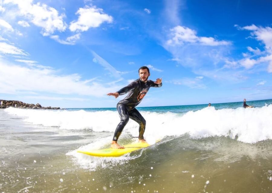 Lisbon: Capafórnia Surf Experience - A good first step for complete beginners