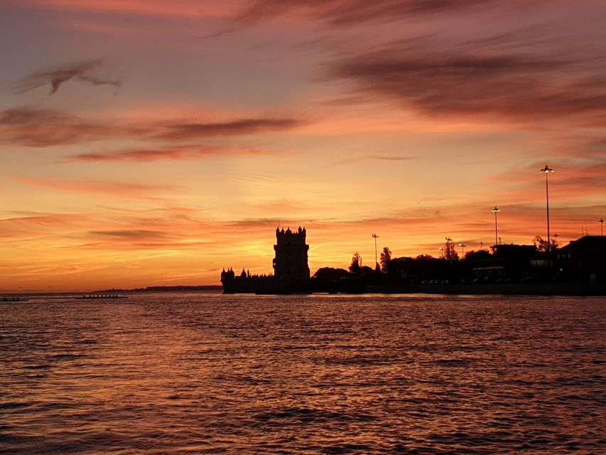 Lisbon: Champagne Sailing Tours - From Doca de Santo Amaro to the bridge
