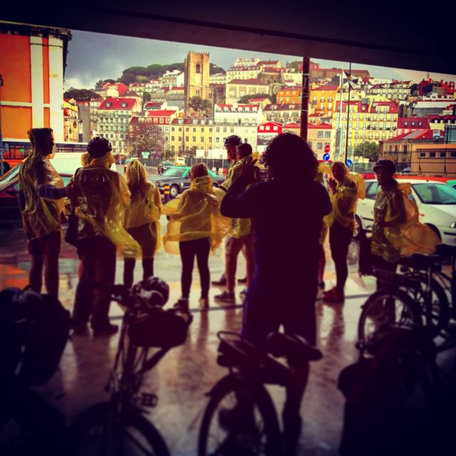 Lisbon: City Highlights and Viewpoints E-Bike Tour - The guides make the difference
