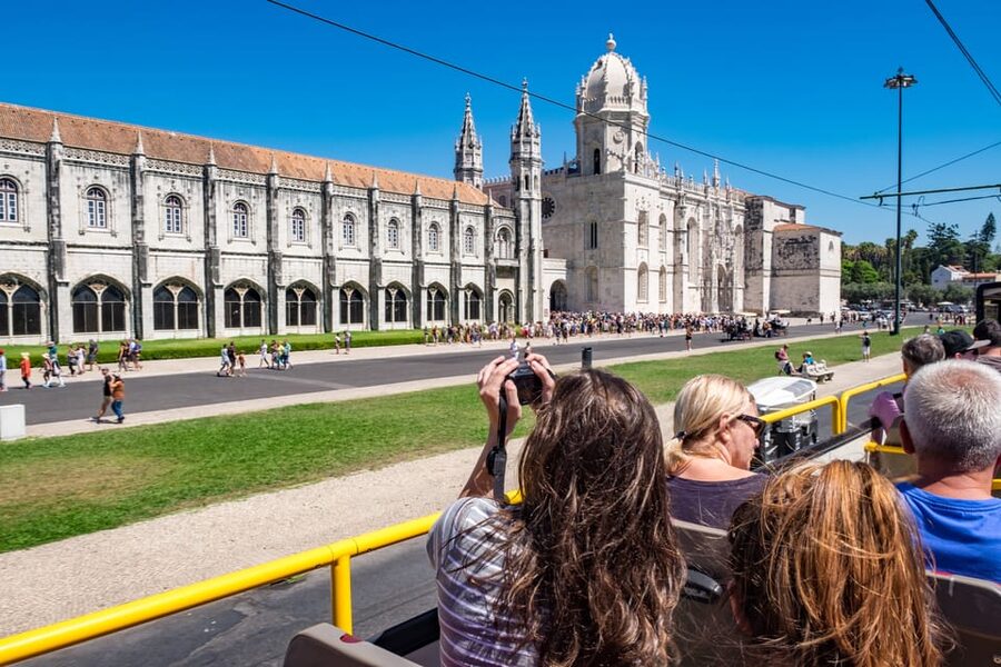 Lisbon: City Sightseeing Hop-On Hop-Off Bus Tour - Audio commentary, seating, and comfort