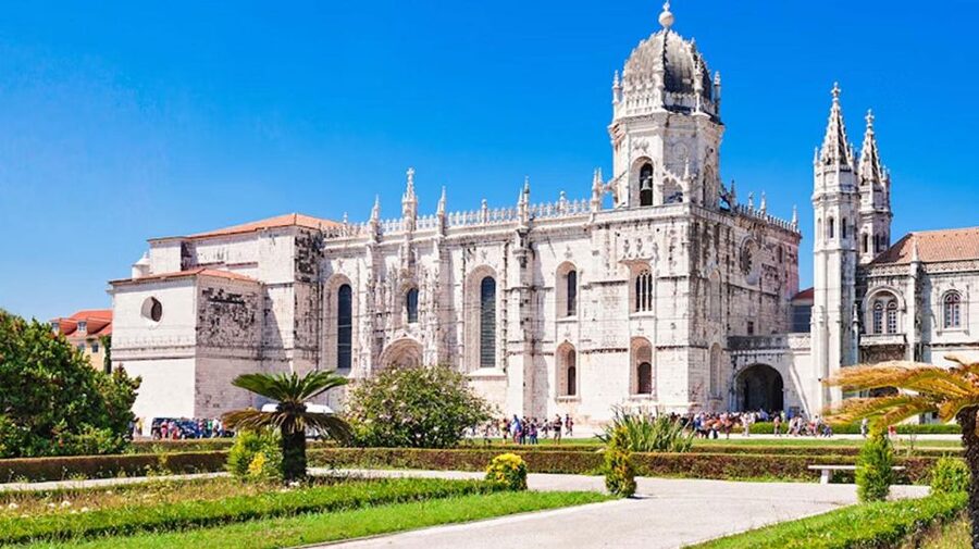 Lisbon City Tour: Full-Day - Rossio, Baixa, Chiado, and the Castle Quarter