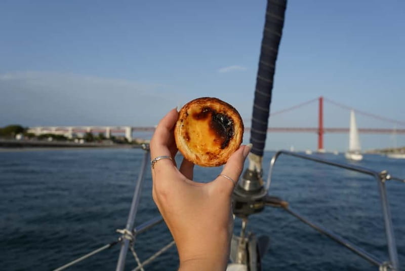Lisbon: Daytime or Sunset Boat Cruise with History and Wine - Praça do Comércio, Chiado, and Alfama