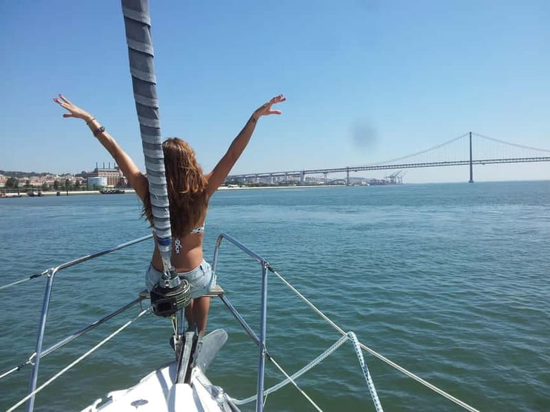 Lisbon: Daytime or Sunset Boat Cruise with History and Wine - What the two-hour format gives you