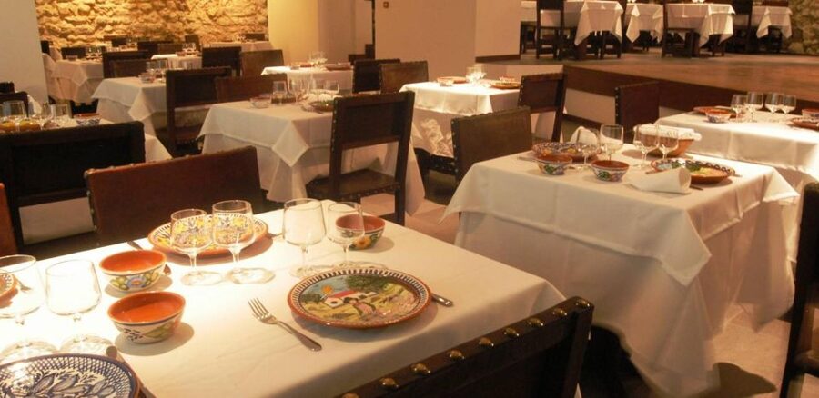 Lisbon Dinner with Fado Show and Sights by Night - Lisbon’s monuments after dark