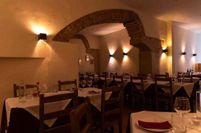 Lisbon: Dinner with Fado Show with the Rising Stars of Fado - Service that adds a personal touch