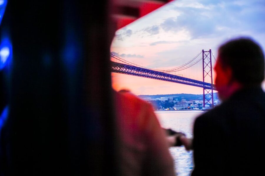 Lisbon: Disco Night Cruise with DJ and Open Bar - Finding the dock at Estação Fluvial Sul e Sueste