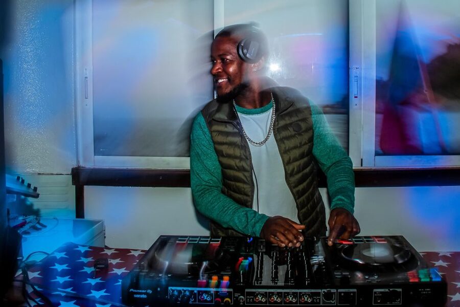 Lisbon: Disco Night Cruise with DJ and Open Bar - Music, space, and the social atmosphere