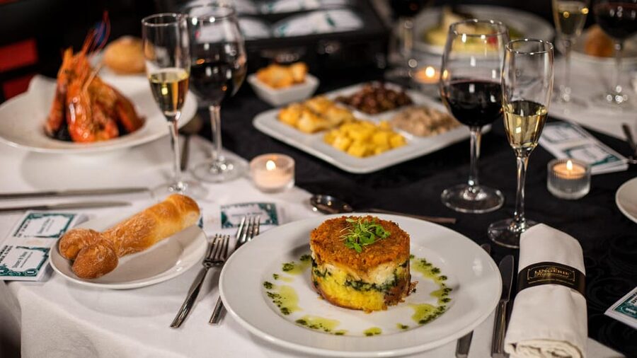 Lisbon: Erotic Cabaret Show and Dinner - A Lisbon night built around food, wine, and cabaret