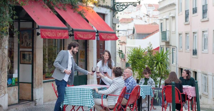 Lisbon: Evening Local Food Crawl with Drink Pairings - Key points for your Lisbon evening