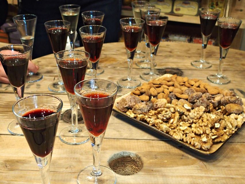 Lisbon: Evening Local Food Crawl with Drink Pairings - Small details that can improve the experience