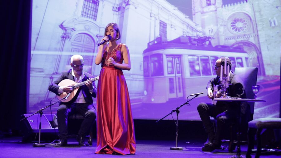 Lisbon: Fado in Chiado Live Show - The singers and the Portuguese guitar