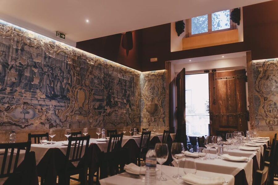 Lisbon: Fado Night with Dinner in a Typical Fado House - Portuguese dishes and what to expect at the table