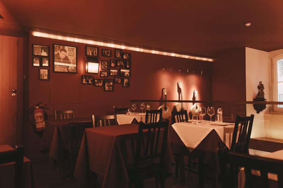 Lisbon: Fado Night with Dinner in a Typical Fado House - Seating, service, and the room’s drawbacks