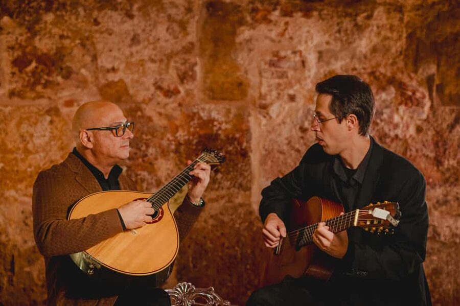 Lisbon: Fado Show with Wine in a Historic Venue - How the 50-minute Fado program unfolds