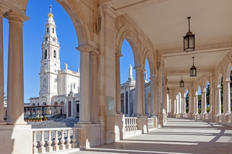Lisbon: Fatima, Batalha, Nazare and Obidos Tour Hotel Pickup - Four famous places north of Lisbon in nine hours