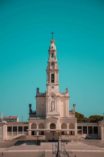 Lisbon: Fátima & Holy Eucaristy Miracle Relic, Spiritual Day - The drive to Fátima and time for lunch
