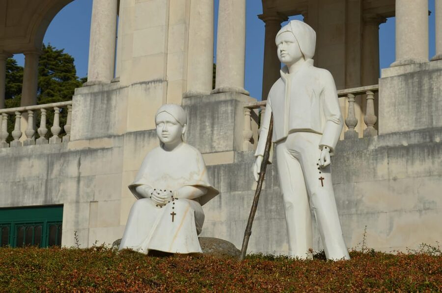 Lisbon: Fátima & Holy Eucaristy Miracle Relic, Spiritual Day - The Chapel of the Apparitions and Fátima’s main basilica