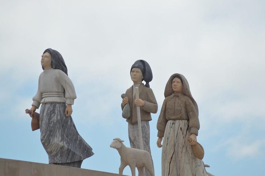 Lisbon: Fátima & Holy Eucaristy Miracle Relic, Spiritual Day - Transport, pace, and practical comfort