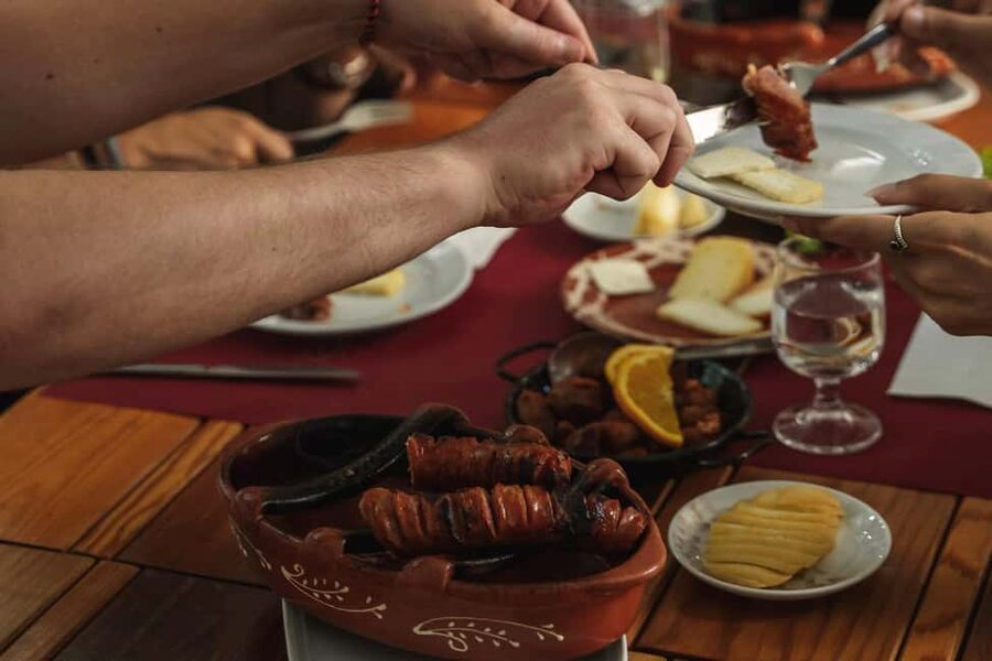 Lisbon: Food Crawl Walking Tour with Local Tastings - Key points to know before booking