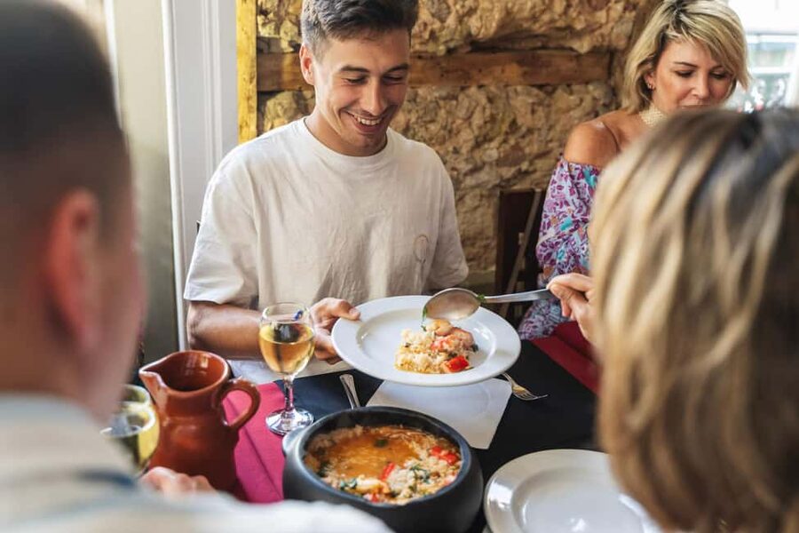 Lisbon: Food Tour with Local Tastings and Drinks - Key points at a glance