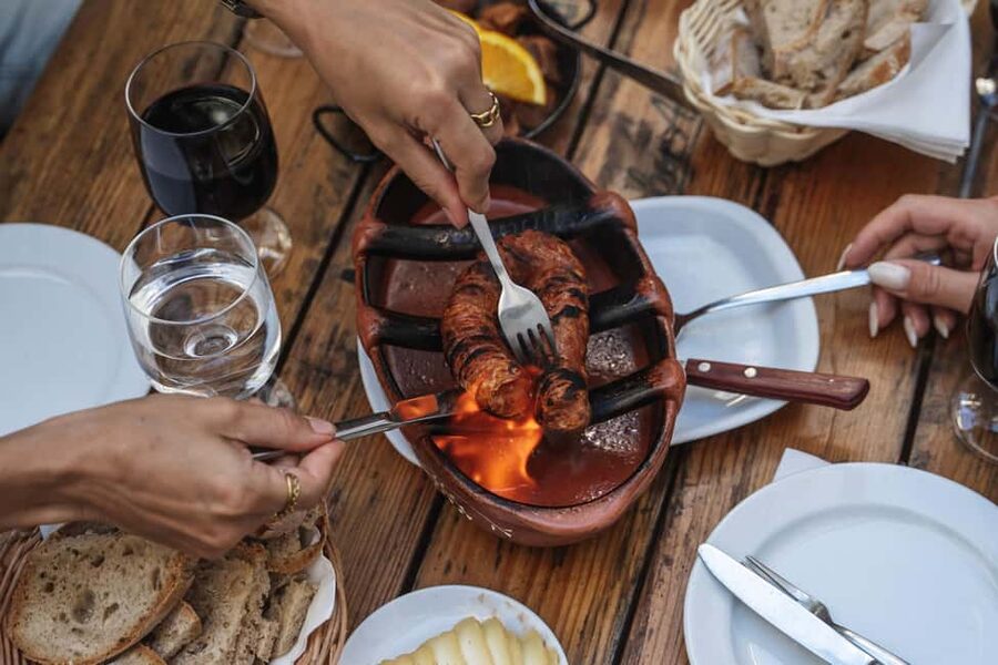 Lisbon: Food Tour with Local Tastings and Drinks - A food walk that also explains Lisbon