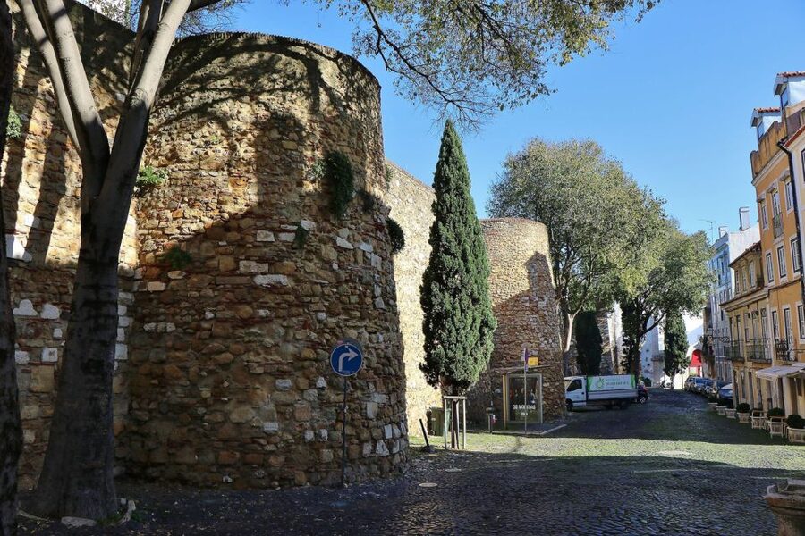 Lisbon: Full-Day Private Walking Sightseeing Tour - Lisbon Cathedral and the city’s early layers