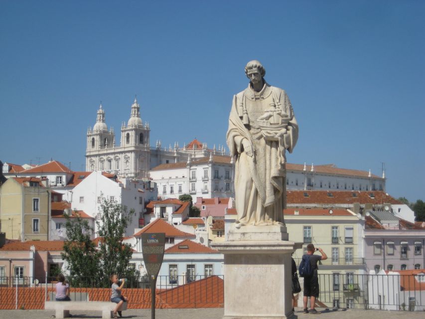 Lisbon: Full-Day Small-Group City Tour with Hotel Pickup - What the guide adds to the day