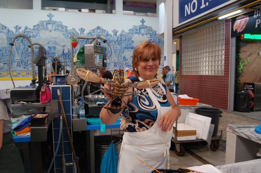 Lisbon Getaway: Private Arrábida Wine & Food Tour - Azeitão tiles: a hands-on look at local craft