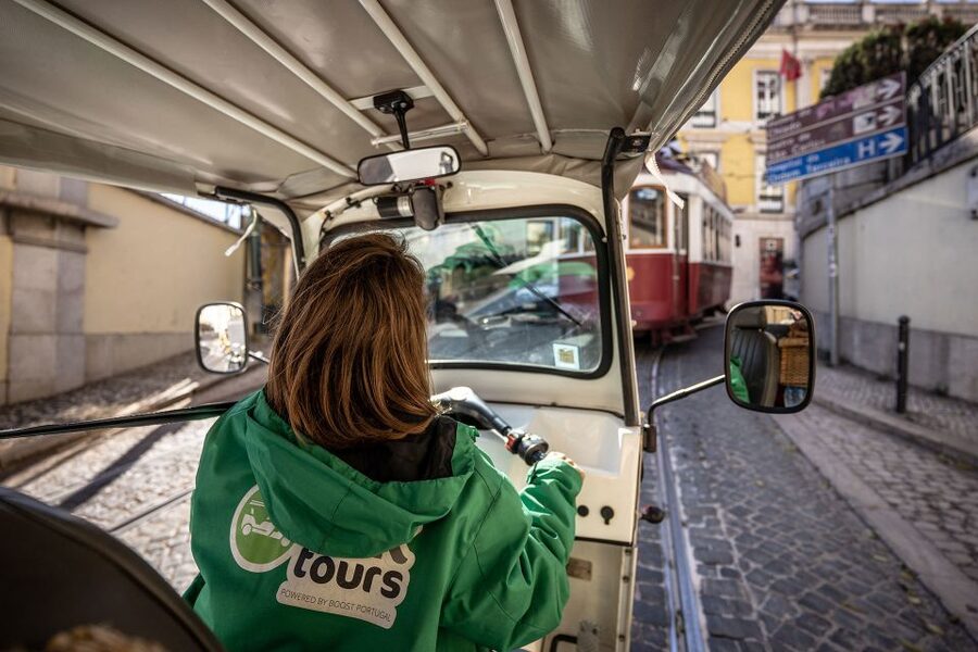 Lisbon: Guided Tuk-Tuk Tour Along the Historic Tram Line 28 - Senhora do Monte: Lisbon from above