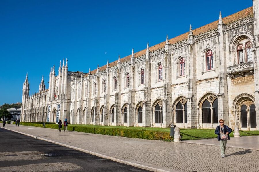 Lisbon: Half-Day City Tour - The Royal Treasure Museum and its glittering collection