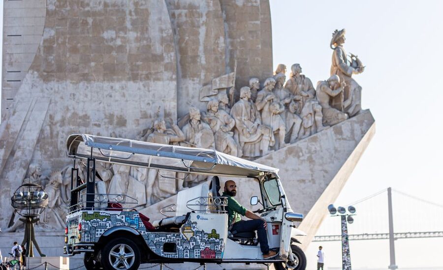 Lisbon: Half-Day Private Guided Tuk-Tuk Tour - Mouraria, São Vicente, and Alfama on foot