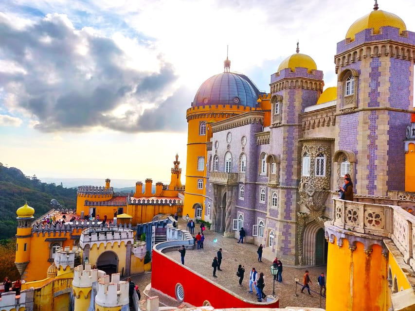 Lisbon: Half-Day Sintra Tour with Pena Palace and Regaleira - Quinta da Regaleira and its mysterious garden paths