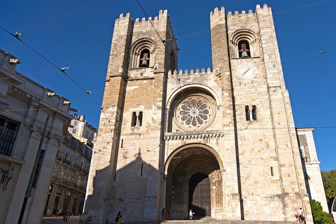 Lisbon Highlights - Private Tour with Van and Local Guide - Lisbon Cathedral and Praça do Comércio