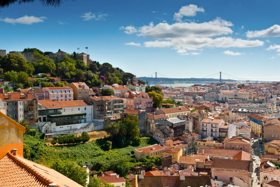 Lisbon: Hills Red Tram Tour by Tram 28 Route 24-Hour Ticket - Audio commentary and the onboard experience