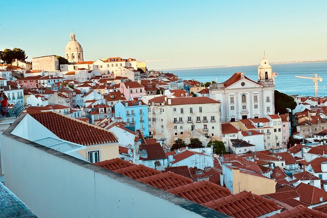 Lisbon: Historic City Tour by Tuk-Tuk - São Vicente, the flea market, and the National Pantheon