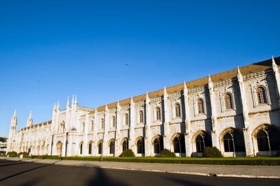 Lisbon: Jerónimos Monastery E-Ticket and Audio Guide - Tombs and the stories attached to them