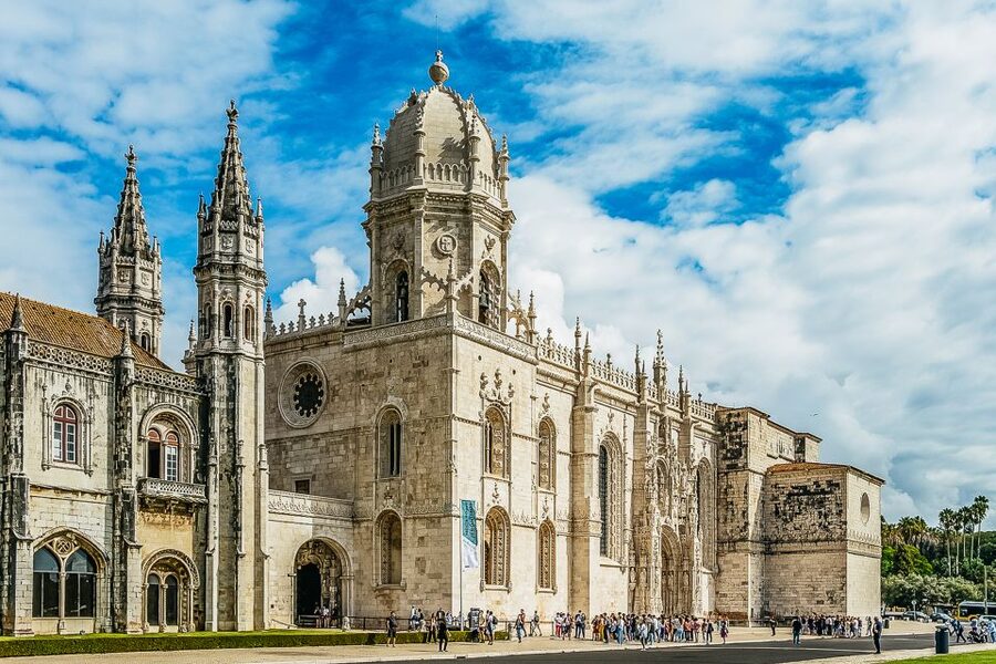 Lisbon: Jerónimos Monastery Entrance Ticket - The church and the tombs of national figures