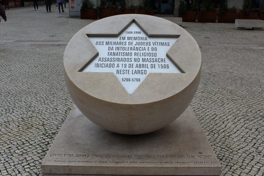 Lisbon: Jewish History in Portugal Guided Walking Tour - Baixa: trade, power, and the city rebuilt