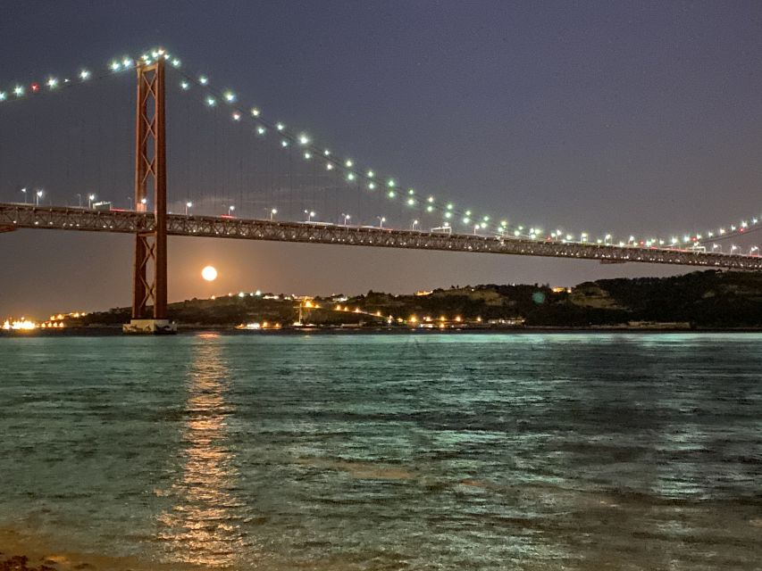 Lisbon: Luxury Sailboat Cruise at Night - The return toward Christ the King and Belém