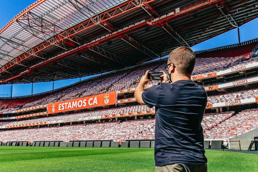 Lisbon: Luz Stadium Tour & SL Benfica Museum Ticket w/Scarf - The scarf and the official store